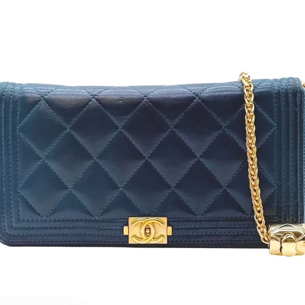 CHANEL Navy Quilted Lambskin Boy Flap Clutch with Gold Chain
